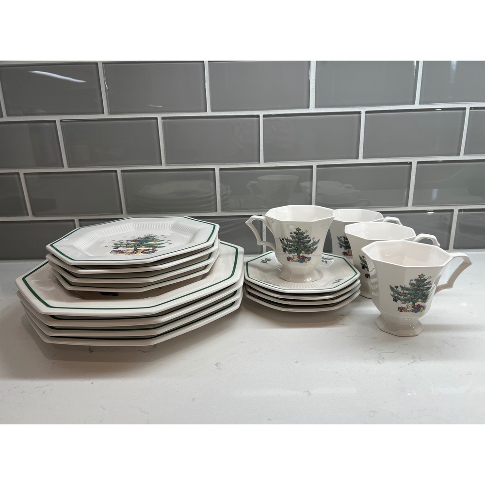 Vintage Nikko Christmastime Christmas Tree Holiday Dinnerware 16 piece set